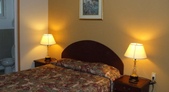 Forest Plaza Motel, Varaa Motelli  