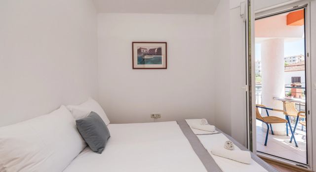 Apartment Rafaela 220m from the beach, Забронировать Апартаменты/квартира Округ-Горнджи 