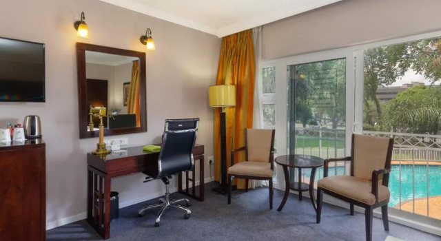 Двухместный номер Premium с видом на бассейн Holiday Inn - Johannesburg Sunnyside Park by IHG