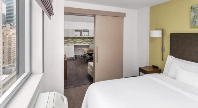 Двухместный полулюкс c 1 комнатой с видом на город Element by Marriott New York Times Square West
