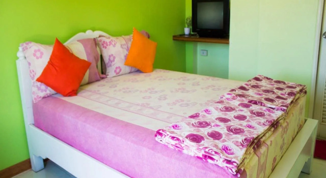 Baan Pug Takayai guesthouse, Забронировать Отель Ко Самет Самет, рядом с International Clinic, Ko Samed