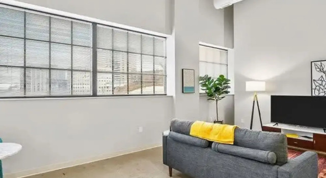 Cozysuites Stunning 1BR Downtown Pittsburgh, Забронировать Отель Питтсбург Пенсильвания, рядом с Театр Rex
