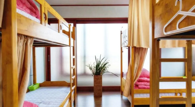 Кровать в общем номере (женский номер) Long Island Guesthouse