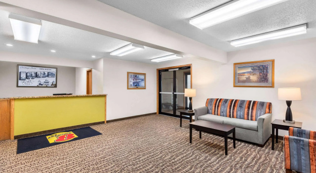 Super 8 by Wyndham Oelwein, Varaa Hotelli Oelwein Iowa