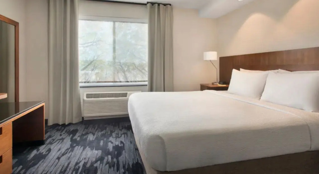 Двухместный люкс c 1 комнатой Fairfield Inn & Suites by Marriott Watertown Thousand Islands