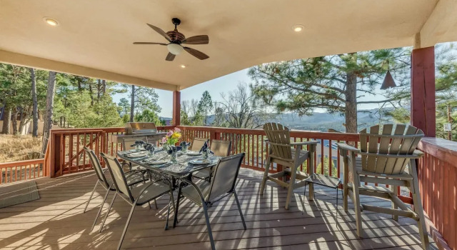 Коттедж с 3 комнатами с балконом Wildlife Watching & Mtn Views: Luxe Ruidoso Escape
