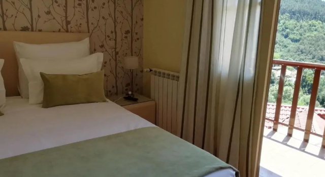 Двухместный номер Standard с балконом Adelaide Hotel