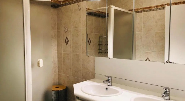 Modern apartment at 2 steps from beach, Rezerwuj Apartament Hotele w Bruksela z parkingiem, Parking