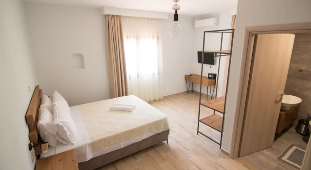 Полулюкс с балконом Casa Luxury Suites