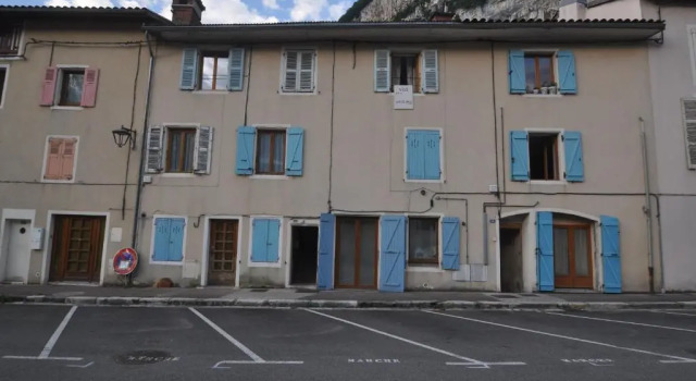 sassenage au pied du Vercor 1 appartement, Забронировать Апартаменты/квартира Отели Grenoble Area с парковкой, Парковка