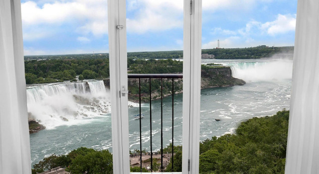 Двухместный номер High Floor Juliet Balcony Falls View Sheraton Fallsview Hotel