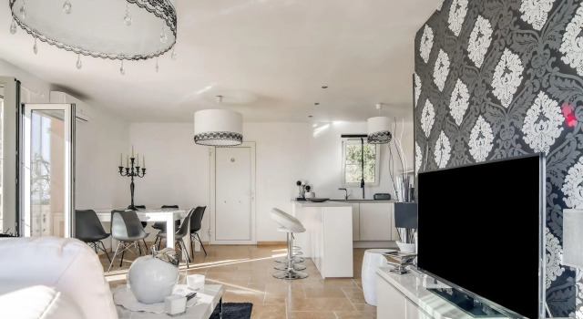 Plush Villa in Le Cannet-des-Maures with Private Pool, Забронировать Вилла Виллы Овернь-Рона-Альпы, Вилла