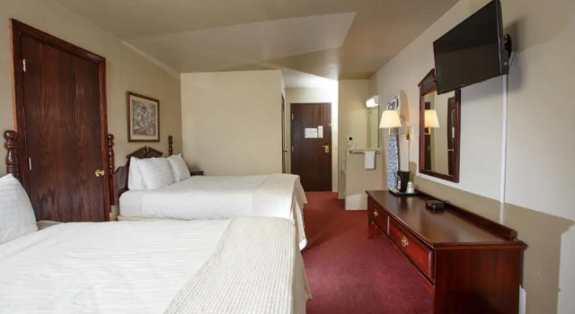 Люкс с 3 комнатами с балконом Hotel J Green Bay
