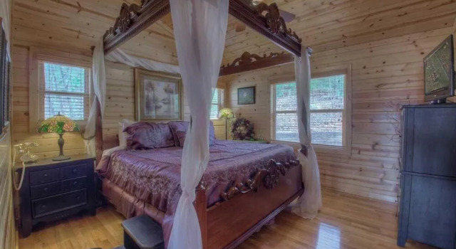 Misty Mountain Overlook by Escape to Blue Ridge, Buchen Sie Ferienhaus Dial USA