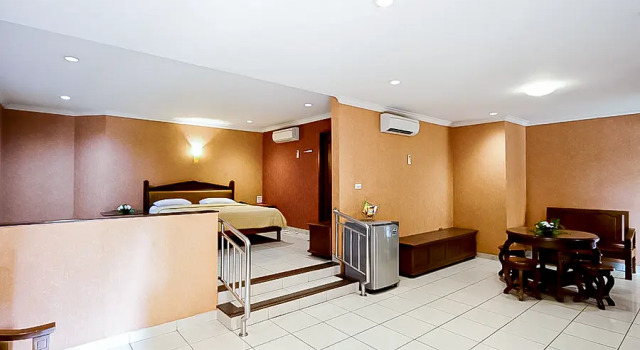 Suite 678 Hotel Cawang