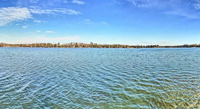 Коттедж Lakefront Hawks Getaway - Fire Pit & Kayaks!