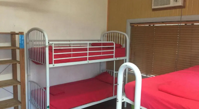Кровать в общем номере Cairns City Backpackers Hostel