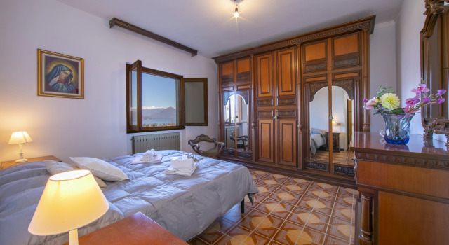 Oasi di Castelveccana Apt Pool and View, Забронировать Апартаменты/квартира Кастельвеккана Provincia di Varese