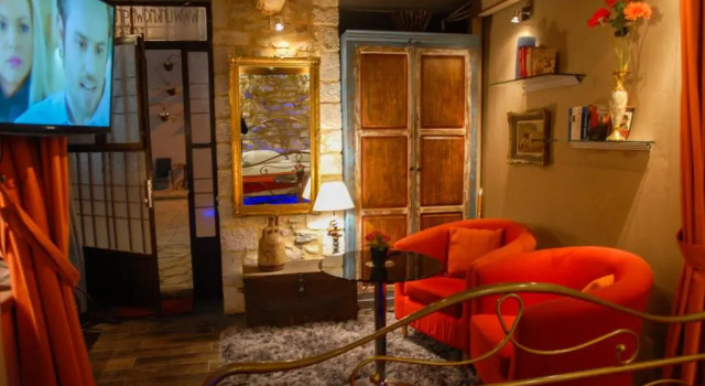 Апартаменты c 1 комнатой Antique Luxury Groundfloor Suite