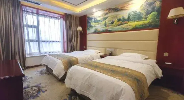 Люкс Business Xinzheng Youhaos Hotel (Henan University of Engineering Longhu Campus Branch)