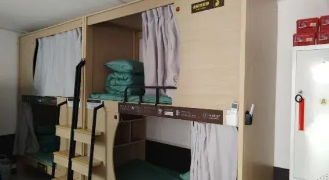 Кровать в общем номере (женский номер) Xinyuan Youth Hostel