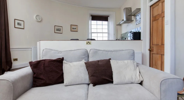 Unique Studio Apartment With Roof Terrace, Prenota Appartamento Hotel a Lothian con parcheggio, Parcheggio