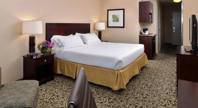 Номер Standard Holiday Inn Express & Suites Fresno River Park Hwy 41 by IHG