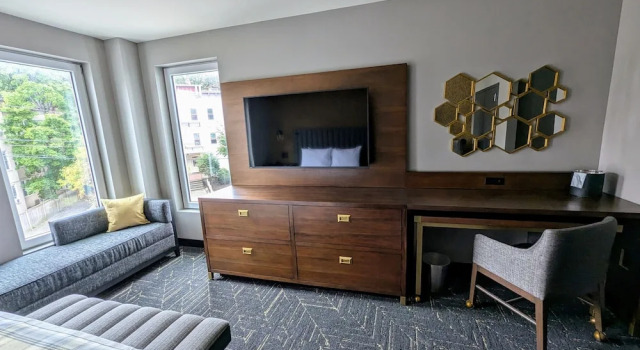 Люкс Presidential с видом на город Beacon Suites Hotel