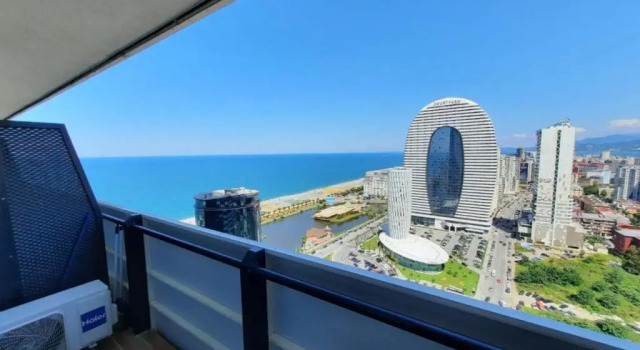 Четырёхместный номер Standard с балконом Apartaments Batumi City studio V