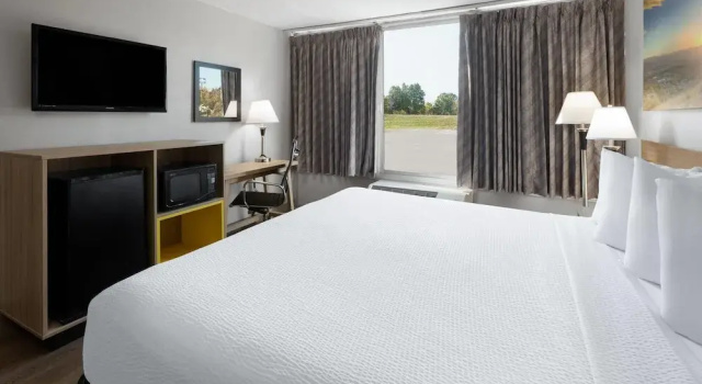 Номер Days Inn by Wyndham Cambridge