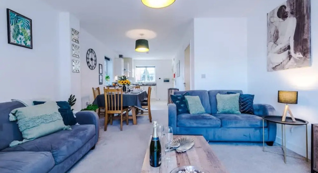 Modern House Ideal for Contractors Sleeps 8, Book Lejlighed Crewe 
