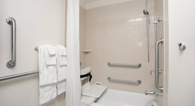 Люкс Candlewood Suites Pueblo by IHG