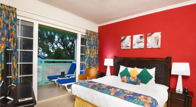 Люкс с балконом Coral Mist Beach Hotel
