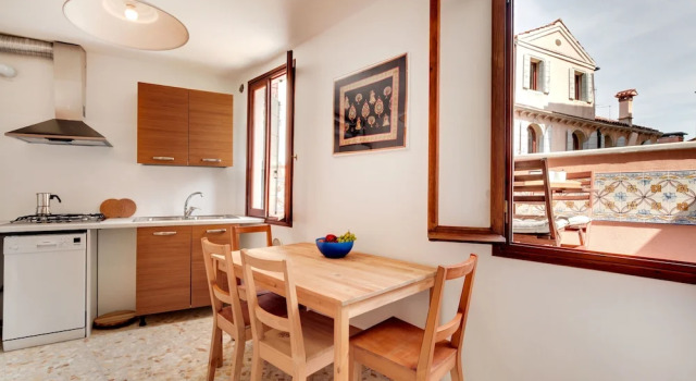 Santo Stefano Accademia Apartment Venice, Забронировать Апартаменты/квартира Сан-Марко Венеция, рядом с Palazzo Franchetti