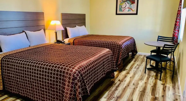 Четырёхместный номер Standard Central Coast Inn