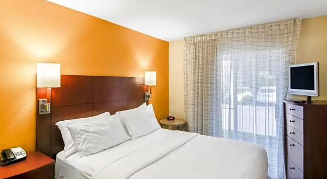 Двухместный люкс Avia Residences on Research - Extended Stay