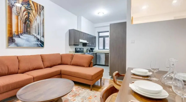 M11 Stylish Modern 3BR in Prime Location, Rezervasyon Otel Plateau Mont Royal Montreal, Complexe Desjardins yakınında