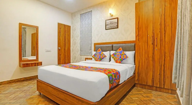 Номер Premium FabHotel Emerald Suites - Near MG Road Metro Station