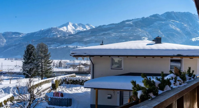 Апартаменты Classic Peaceful Apartment in Salzburg Near Ski Area