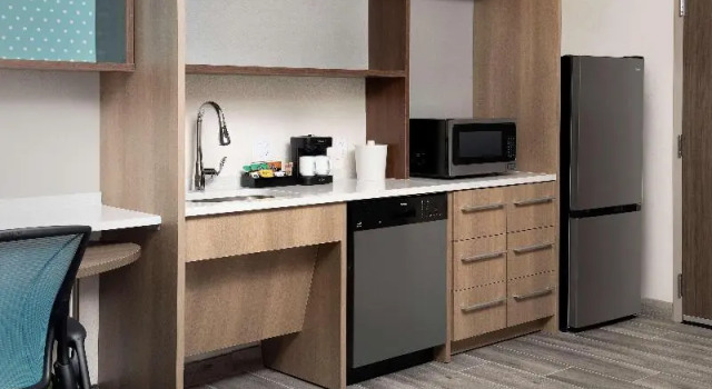 Студия для гостей с ограниченными возможностями Home2 Suites By Hilton Miami Airport South Blue Lagoon