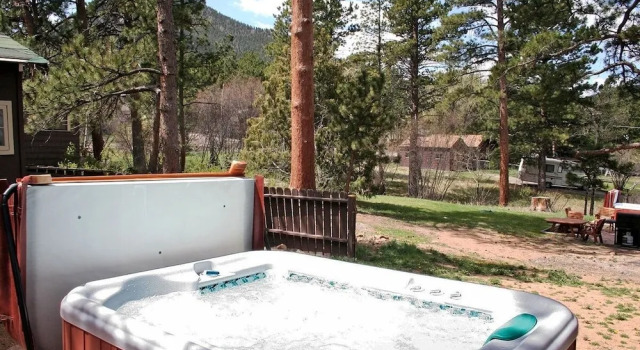 Triple R Cottages: 8 2 Bedroom Cabin, Забронировать Дом для отпуска Эстес-Парк Rocky Mountain National Park, рядом с Trout Haven Fishing Pond