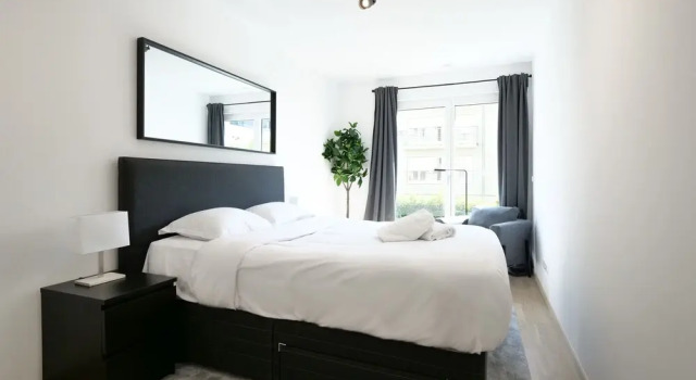 2BR Apt 100 m2 w Terrace Garden & Pkg