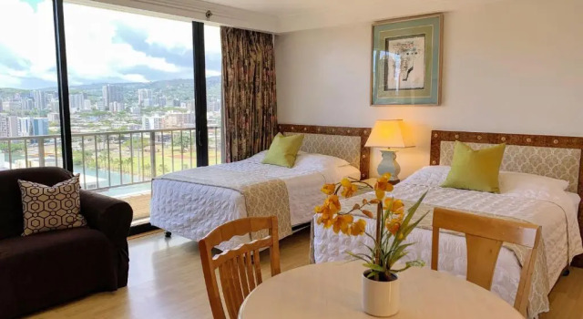Семейный люкс Deluxe Vacation Rental Studios at Royal Garden Waikiki
