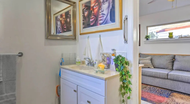 Коттедж Central Elmont Studio w/ Great Outdoor Space!