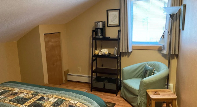 Bear Lake Lodgings B&B, Prenota Bed & breakfast Hotel a Alaska con parcheggio, Parcheggio