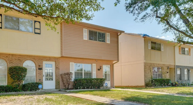 Bossier City Townhome w/ Patio + Outdoor Dining!, Забронировать Отель Отели и гостиницы Бошьер-Сити, рядом с Bossier Civic Center, Отель
