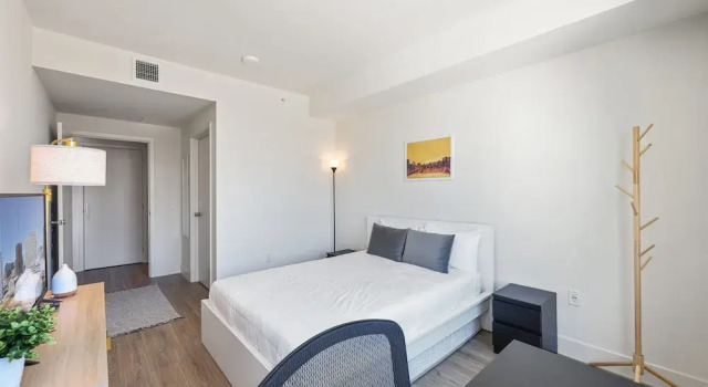 NEW Upscale Downtown San Diego Stay Queen Bed Pool Sauna