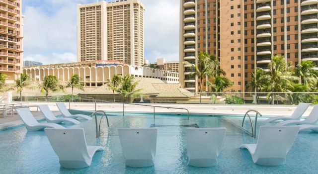 Ilikai Tower 1113 - Fully furnished condo with free wifi by RedAwning