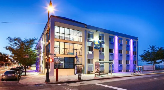 Люкс Best Western Plus Brooklyn Bay Hotel