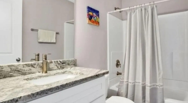 Коттедж Sea Haven - Oceanfront! Amazing Master Suite With A Private Oceanfront Deck! Recently Renovated And Perfect For The Entire Family 3 Bedroom Home by RedAwning
